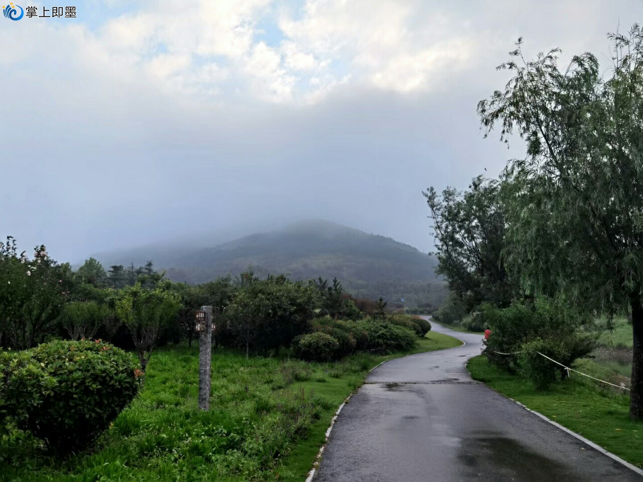 我们的大马山也有云蒸霞蔚,溪水潺潺